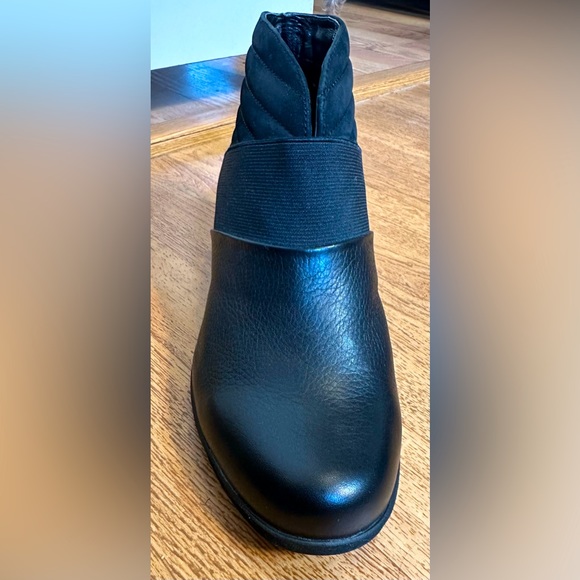 Aetrex Adele black quilted ankle boots NEW! size 5.5 - Picture 5 of 7